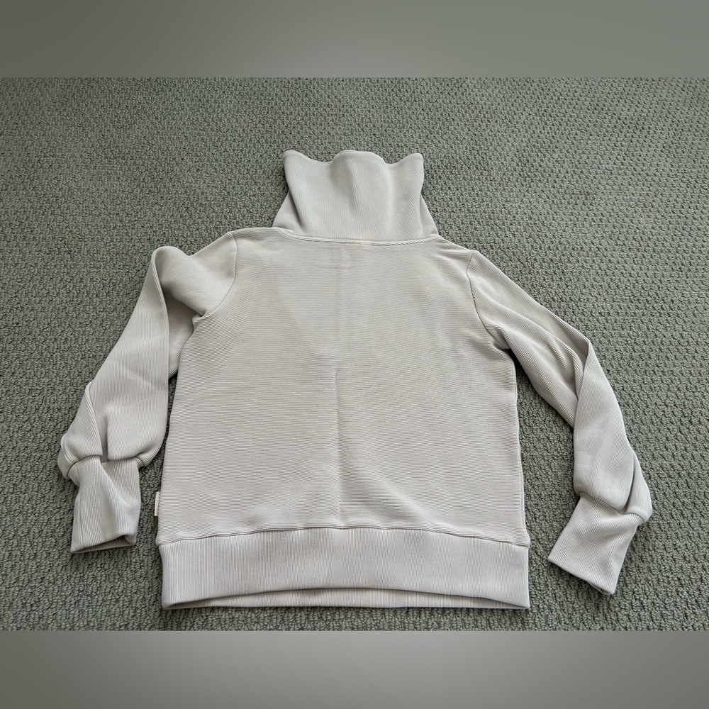 Varley Vine Half Zip Pullover Sweatshirt
Neutral
Mushroom
Size Small - Picture 8 of 11